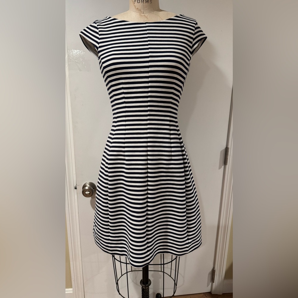 Lily Pulitzer women’s Classic Black and White Striped Dress Size Small